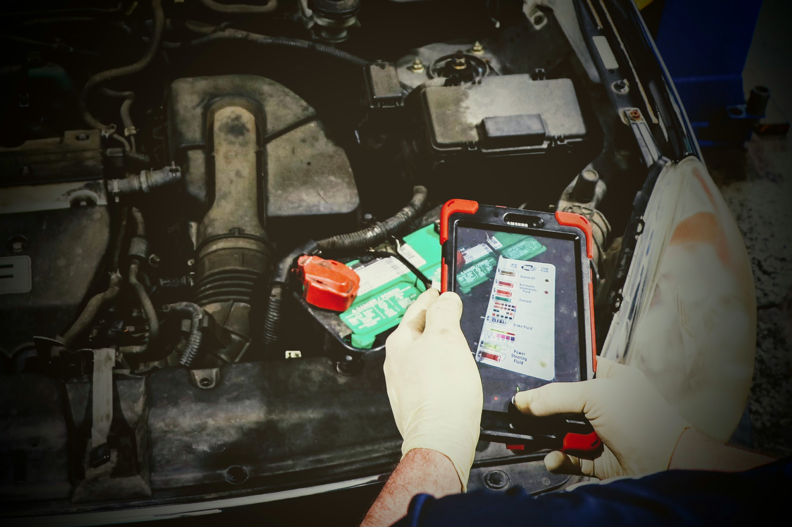 kindred automotive employee scanning car for service issues